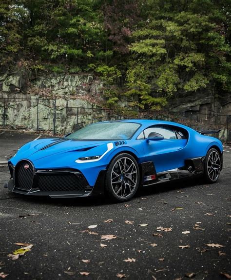 Bugatti Divo in French blue... A whole dream Exotic Sports Cars, Cool ...