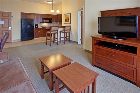 1 Bedroom | Free Wi-Fi + Breakfast, Indoor Pool - Elkhart | Vrbo