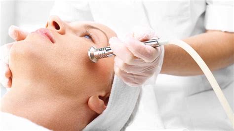 Skin Tightening Treatment: Procedure, Types & Benefits | 7DMC