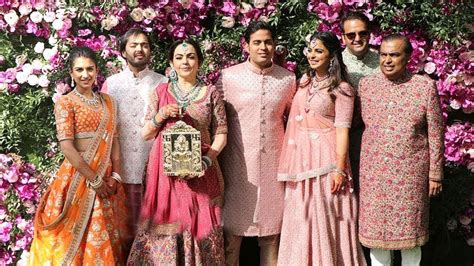 Full Ambani Family Grand And Royal Entry At Akash Ambani - Shloka Mehta ...