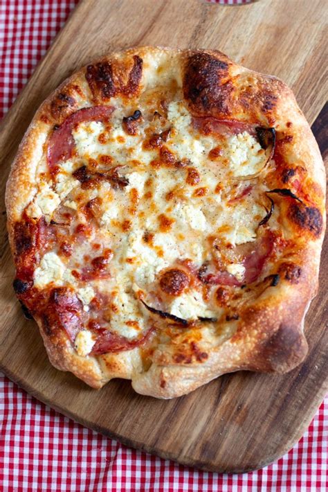 Salami Pizza | Beyond Pepperoni | Pizza Toppings | Recipe | Salami ...