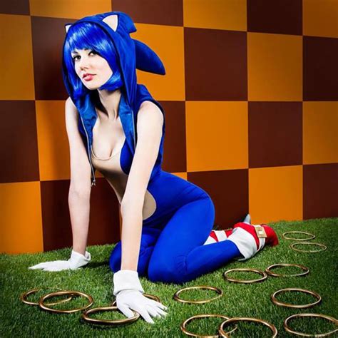 Sexy Sonic the Hedgehog Cosplay | Fanboy Fashion