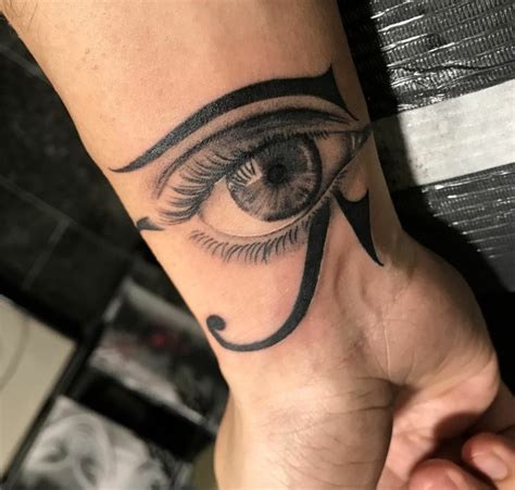 Tatuaggio occhio: simboli, disegni e significato!