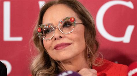 Actriz italiana Ornella Muti sorprende a sus 67 años posando en ...