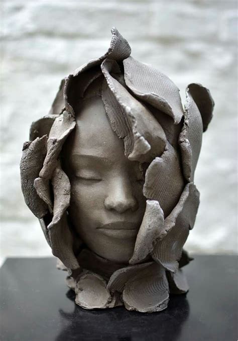 Pin by Laurence VEYSSET on Statues & sculptures | Sculpture art clay ...