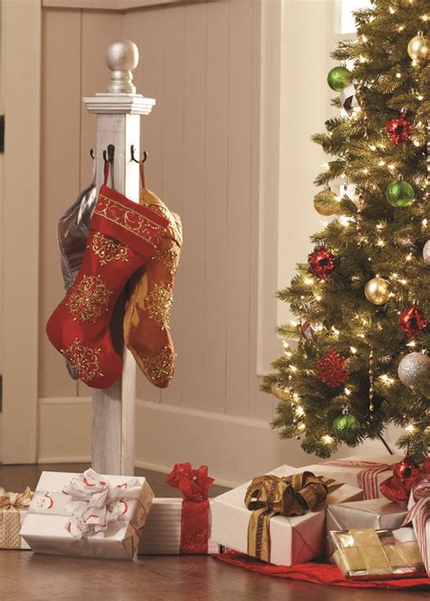 DIY - Stocking Post - A BEAUTIFUL solution if you don't have a mantel ...