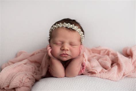 Newborn Photo Posing - Photography by L Rose