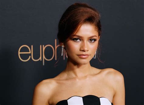 Surprise! Zendaya Wore Two Stunning Looks for the 2022 NAACP Image ...