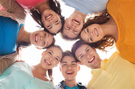 group of smiling teenagers - Hardy Pediatric Dentistry & Orthodontics