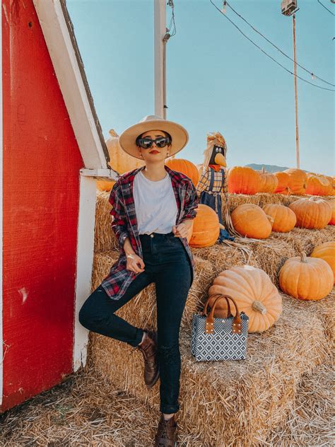 5 Pumpkin Patch Outfit Ideas to try this Fall - Palm Trees & Pellegrino