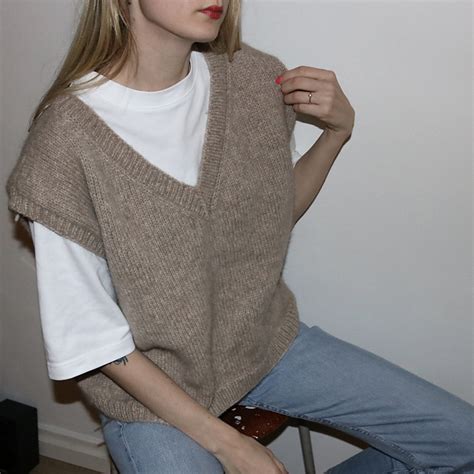 Ravelry: Super Oversized Sweater Vest pattern by Anne van Meerveld