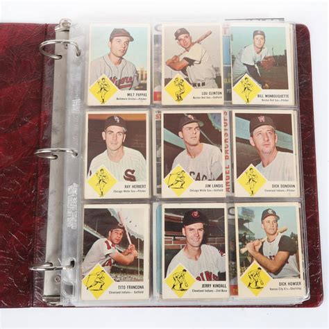 Lot - Baseball Card Album with 200 Cards from 1960 to 1974