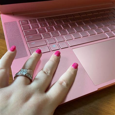 Razer Blade 15 Quartz 2020 Pink Gaming Laptop Review | Geeky Sweetie