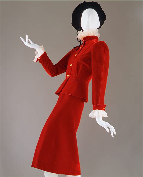 1938 – Gabrielle Chanel, Red velvet suit | Fashion History Timeline