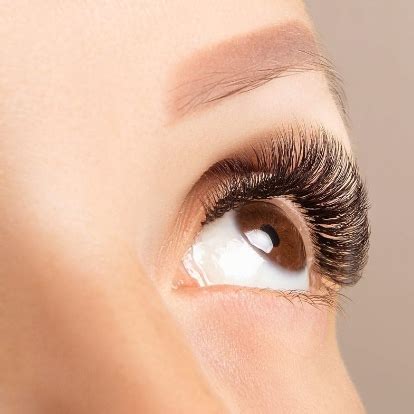 Hybrid and Russian Lash Extensions – Training for Beauty