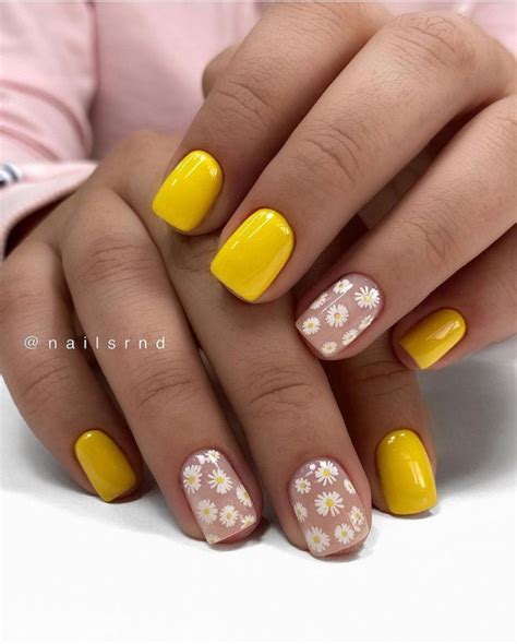 40+ Best Spring Nail Art Designs : Daisy & Yellow Short Nails