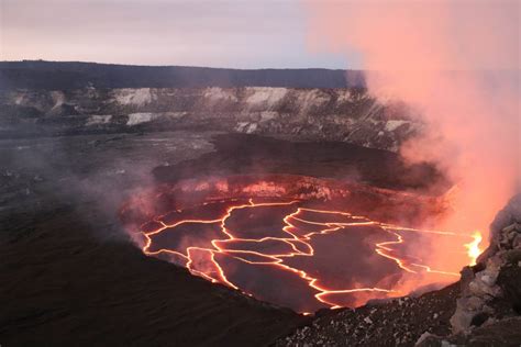 Kīlauea Volcano Summit Eruption at Halemaʻumaʻu Reaches 9th Anniversary ...