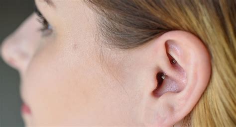 Daith piercings: A complete guide! | Roll and Feel