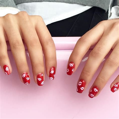 Red Nail Art Design: Sắc Đỏ Đầy Quyến Rũ Cho Bàn Tay Thêm Xinh