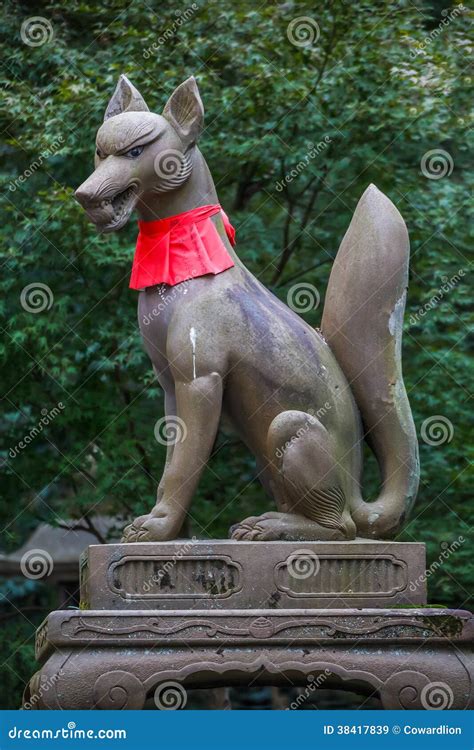 Kitsune Sculpture at Fushimi Inari-taisha Shrine in Kyoto Stock Image ...