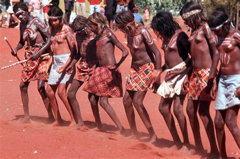 Warlpiri girls dance | Aboriginal Children's Dance | Northern Territory ...