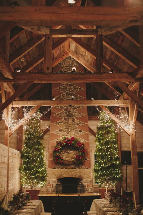 Traditional Christmas Wedding In A Barn - Weddingomania