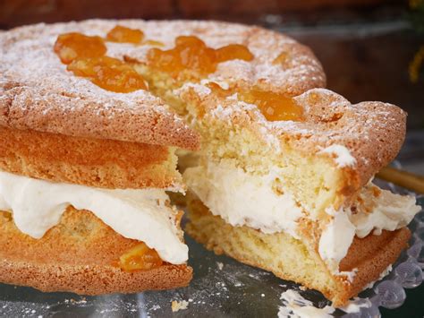 Lemon curd Sponge Cake - Kevin Dundon online cookery courses