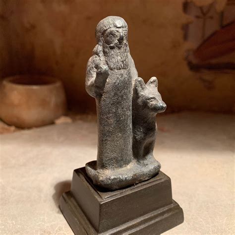 Mesopotamia / Babylonian statue replica of a man and his dog. Neo ...