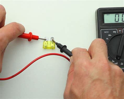 Mit einem Multimeter eine Sicherung prüfen: 5 Schritte (mit Bildern ...