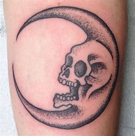 skull in the moon – TATTOO ZOO