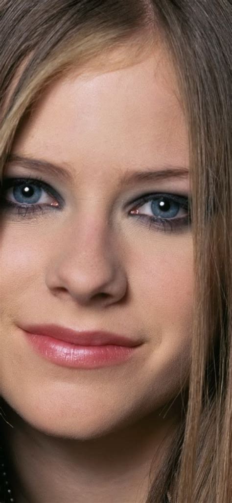 828x1792 Resolution avril lavigne, face, smile 828x1792 Resolution ...