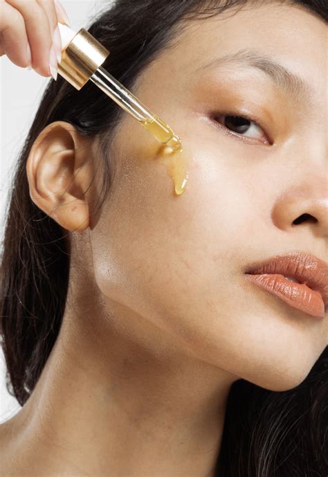 7 Benefits Of Castor Oil For The Skin: Uncovering Well-Kept Secrets