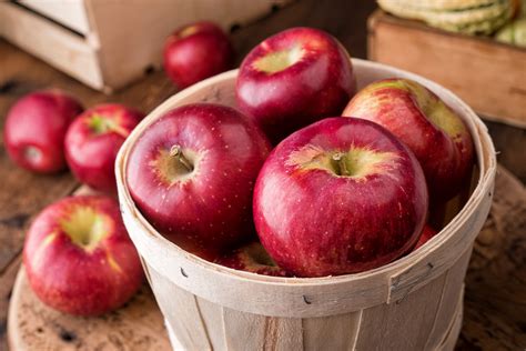 11 Apple Varieties To Sink Your Teeth Into This Fall - Farmers' Almanac