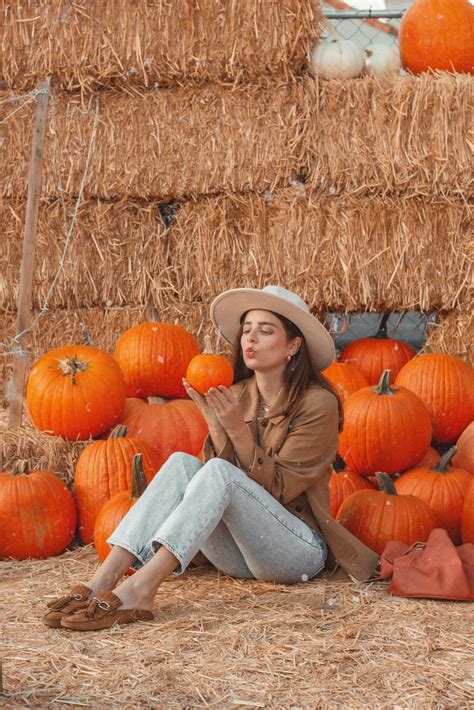 5 Pumpkin Patch Outfit Ideas to try this Fall - Palm Trees & Pellegrino