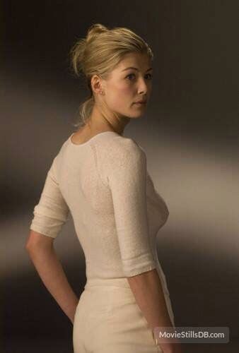 Rosamund Pike | Rosamund pike, Rosamond pike, Rosemund pike