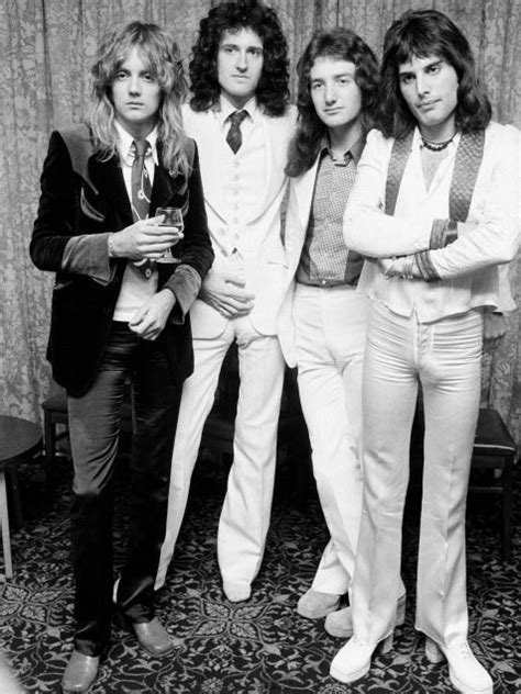 Flashback Friday! Vintage Pictures of '70s Musicians | Queen photos ...