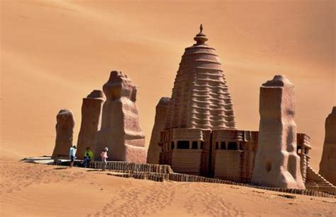 Desert tourism hot in early autumn - China.org.cn