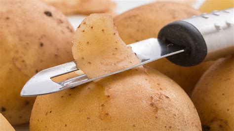 There's A Right Way To Use Your Vegetable Peeler And You Didn't Even ...