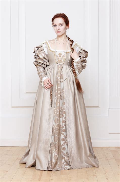 Renaissance Italian woman dress 15th 16th century by RoyalTailor ...