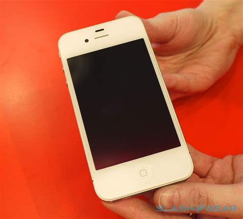 White iPhone 4 Hands-On [Video] - SlashGear