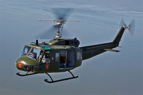 Bell UH-1 "Huey" : r/aviation