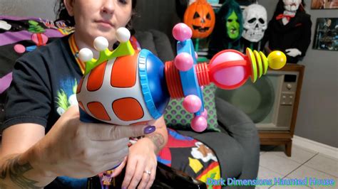 Killer Klowns Cotton Candy Gun from Spirit Halloween Store Unbox Video ...