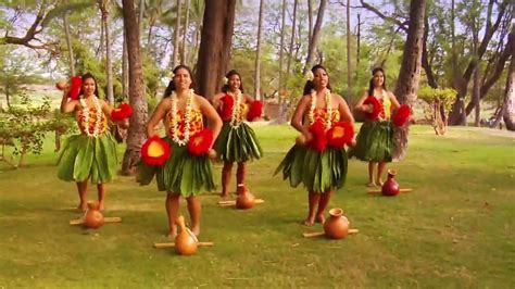 Beautiful Hula / Polynesian Dancers - YouTube