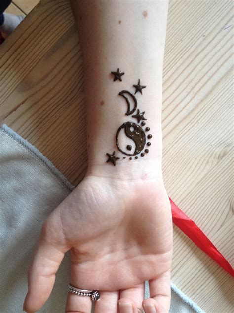 Henna Moon Design