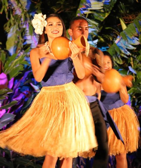 Beautiful dancers at the Ka'anapali Beach Club Huaka'i Luau Waikiki ...