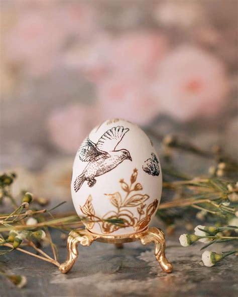 Easter Egg Art That Turns Ordinary Eggs into Eggs-traordinary Sculptures