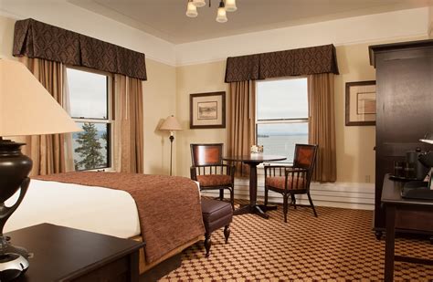 Lake Yellowstone Hotel & Cabins | Yellowstone National Park Lodges ...