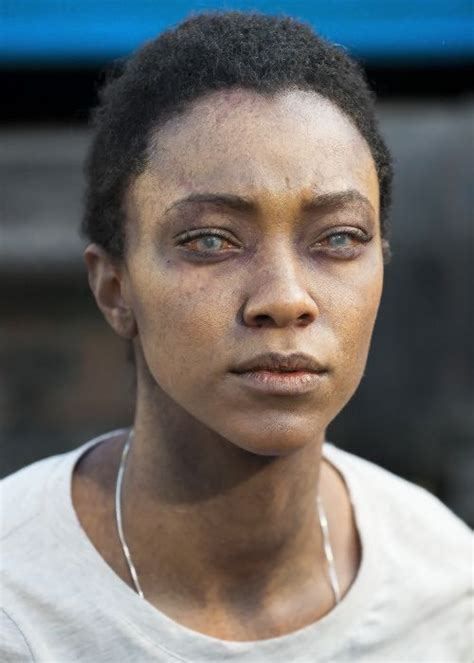 “Sonequa Martin-Green (Sasha) behind the scenes of The Walking Dead ...