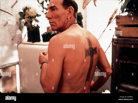 Pete postlethwaite romeo and juliet Banque de photographies et d’images ...