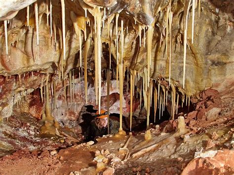 Difference Between Stalactites and Stalagmites | Compare the Difference ...